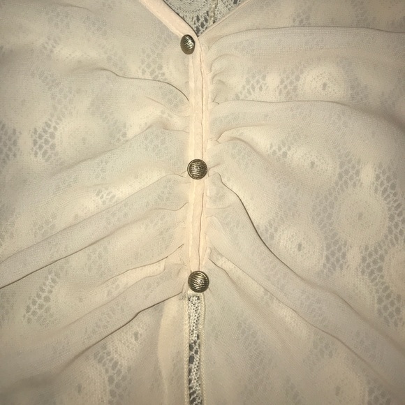 ‼️BOGO Cream crop top, tie front and lace detail - Picture 3 of 5